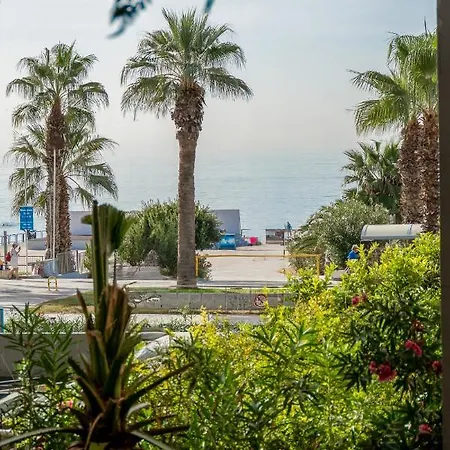 Sunlit Urban Oasis In Vibrant Palaio Faliro Athens Exterior photo