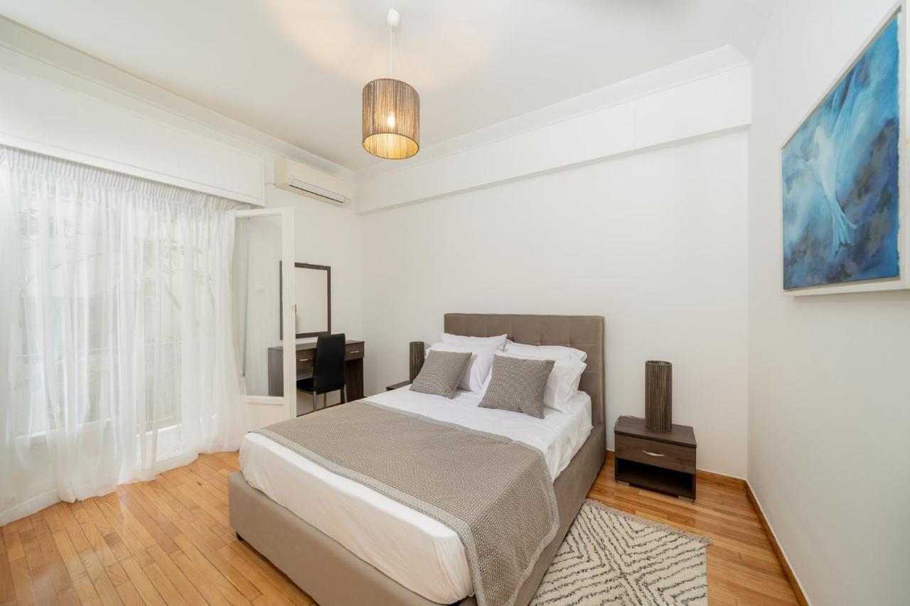 Apartment Sunlit Urban Oasis In Vibrant Palaio Faliro Athen